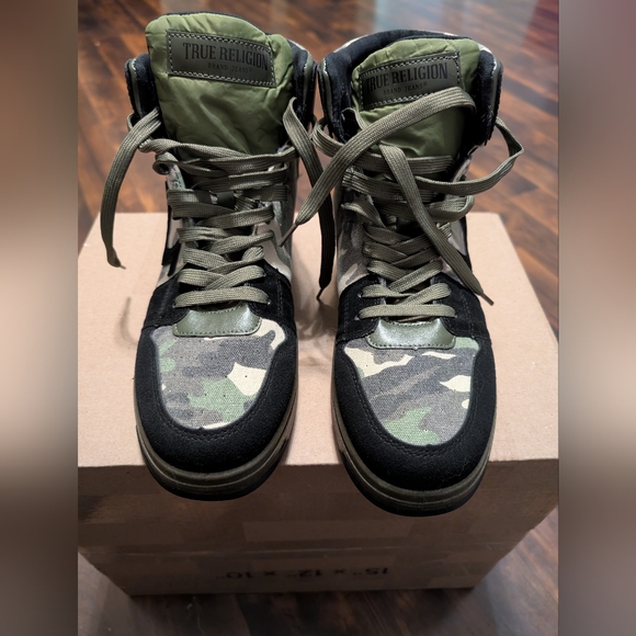 True Religion Men's Green and Black Camouflage Sneakers - Picture 1 of 12